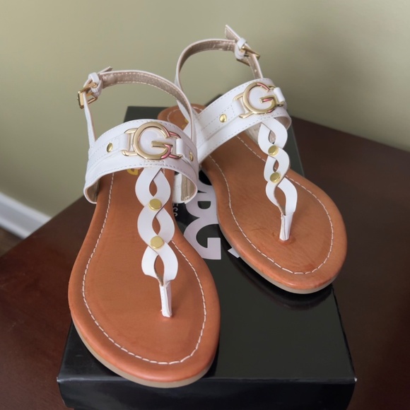 NEW GBG Guess Sandals Size 5 - Picture 2 of 3